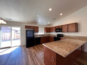 1345 Deerfield Dr in Fallon, NV - Building Photo - Building Photo