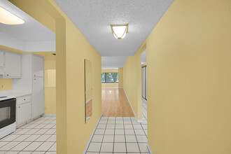 3154 Via Poinciana in Greenacres, FL - Building Photo - Building Photo