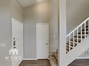 8102 Valley Trails in San Antonio, TX - Building Photo - Building Photo