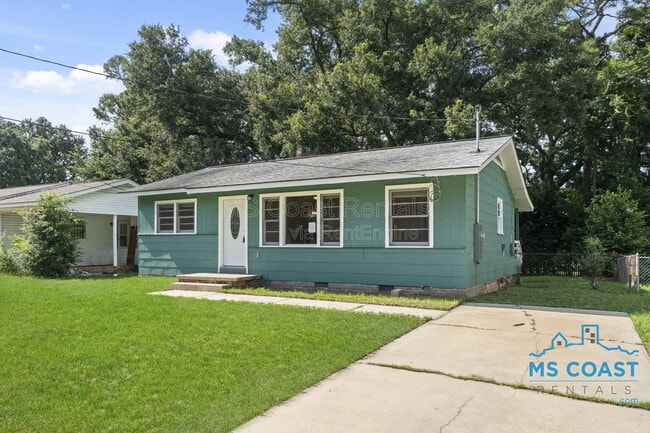 2050 North Dr in Biloxi, MS - Building Photo - Building Photo