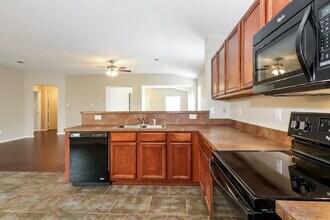 8024 Sartain Dr in Fort Worth, TX - Building Photo - Building Photo