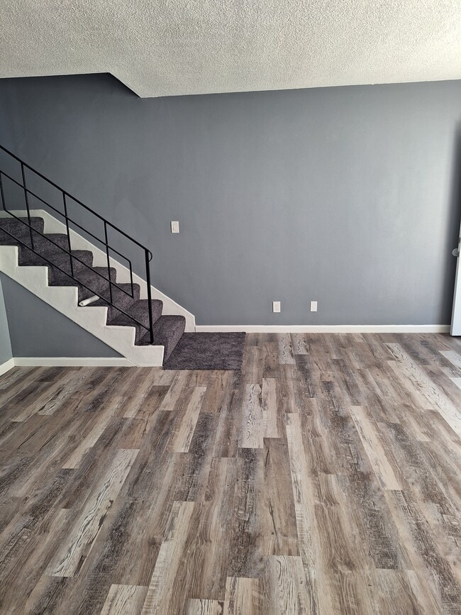 531 Warren Ln, Unit #4