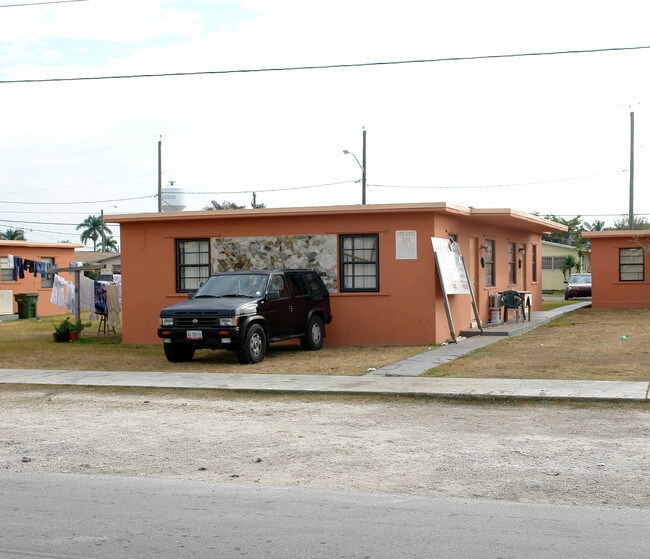 633-649 NW 9th Ave in Homestead, FL - Foto de edificio - Building Photo