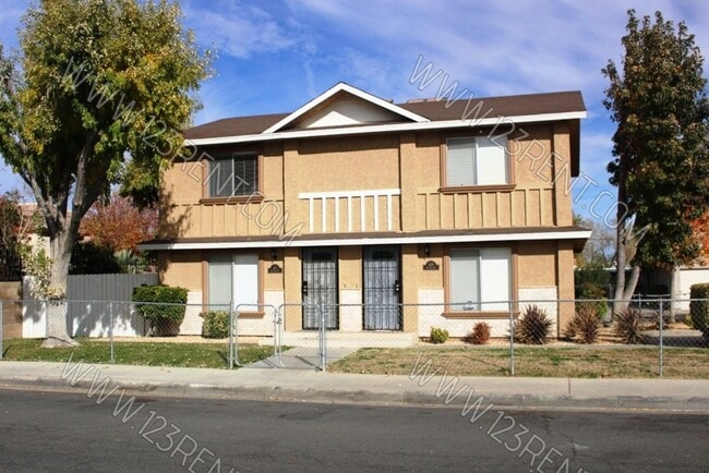 411 W Ave J-5 in Lancaster, CA - Building Photo - Building Photo