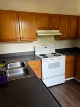 290 Riverbend Dr, Unit 1 B in Charlottesville, VA - Foto de edificio - Building Photo