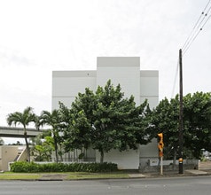 Waialae Place in Honolulu, HI - Building Photo - Building Photo