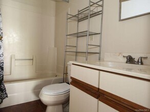 40 Cambridge Ave in White Plains, NY - Building Photo - Building Photo