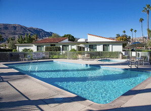 Furnished Luxury Golf Course Condos in Palm Desert, CA - Building Photo - Building Photo