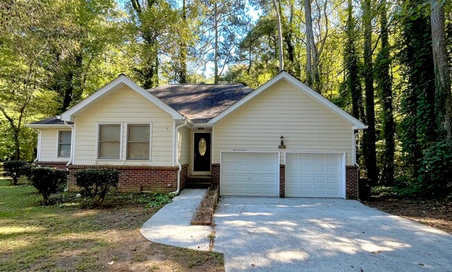 2658 Rolling Brook Trail in East Point, GA - Building Photo - Building Photo