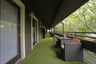 Verandah Flats in Dallas, TX - Building Photo