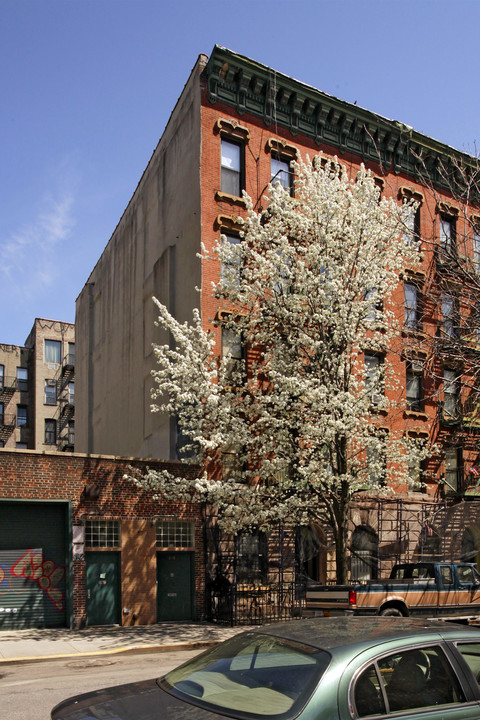 621 E Sixth St in New York, NY - Foto de edificio