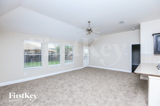 1108 Vista View Dr in Burleson, TX - Foto de edificio - Building Photo