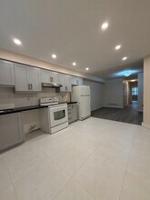 8 Ed Quigg Way in Vaughan, ON - Building Photo - Building Photo