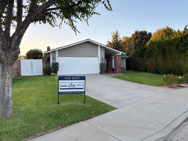 property at 2507 Moss Cir
