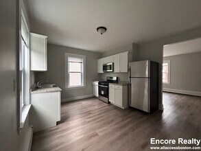 6 Swetts Ct in Watertown, MA - Foto de edificio - Building Photo