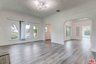 2215 N Niagara St in Burbank, CA - Building Photo - Building Photo