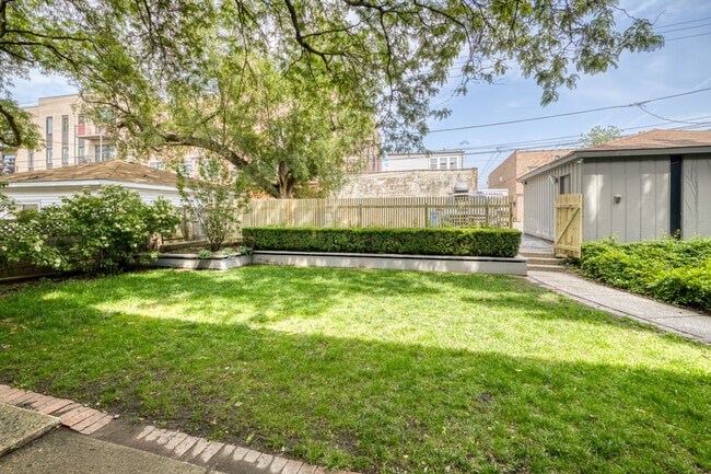 5435 N Artesian Ave, Unit 1E in Chicago, IL - Foto de edificio - Building Photo