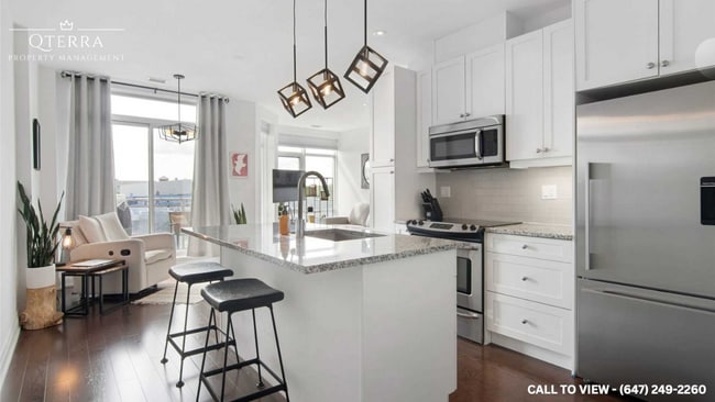 15277 Yonge St in Aurora, ON - Building Photo - Building Photo