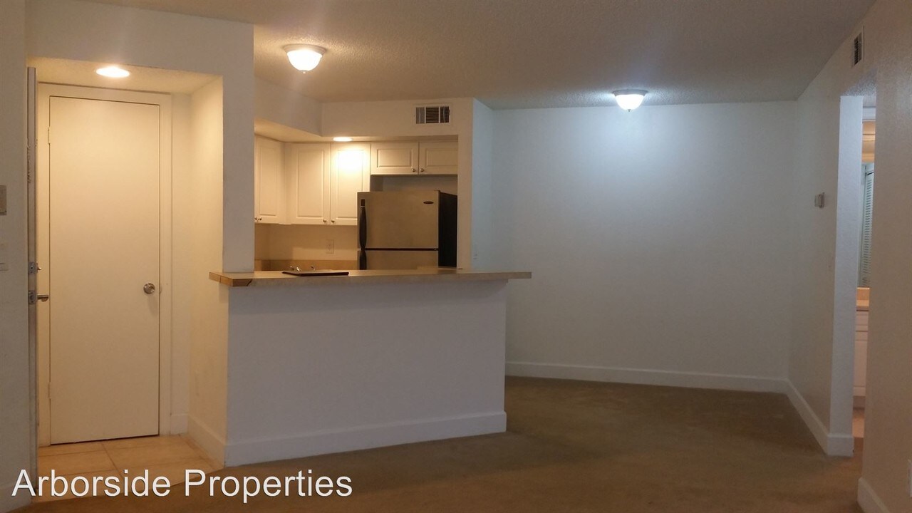 5761 Gatlin Ave-Unit -Apt 513 in Orlando, FL - Building Photo