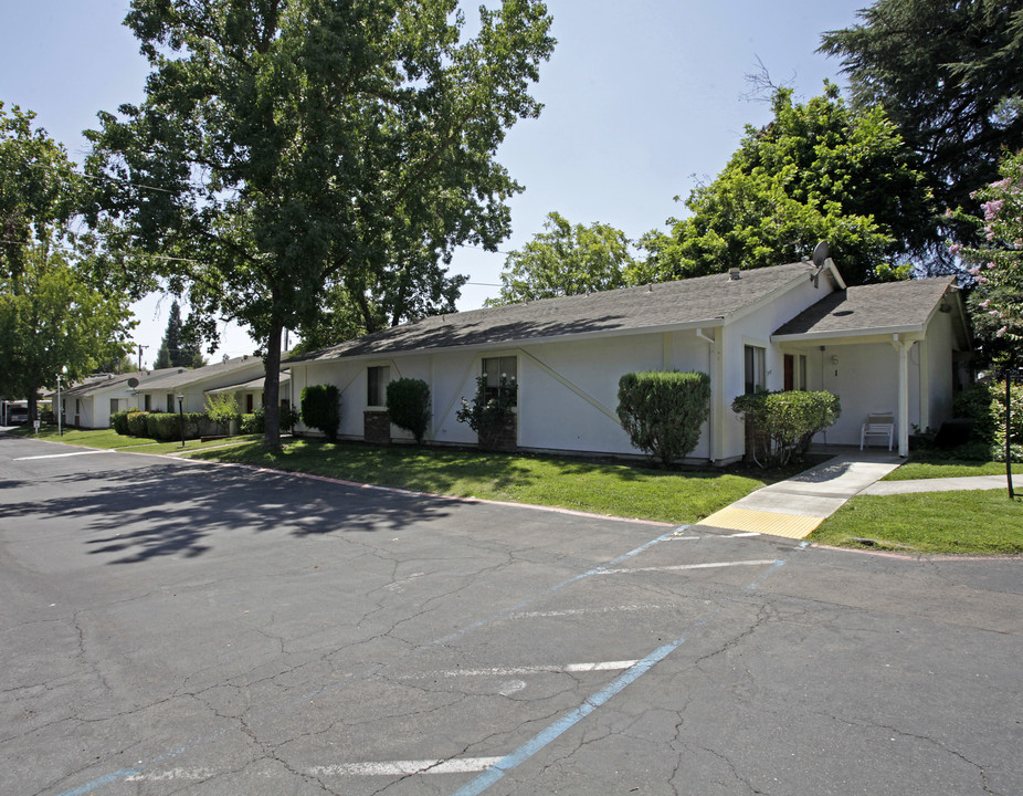 Auburn Village in Sacramento, CA - Building Photo