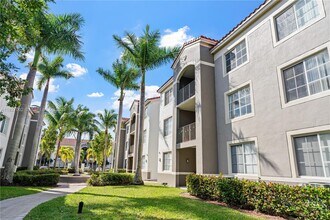 6821 SW 44th St in Miami, FL - Building Photo - Building Photo