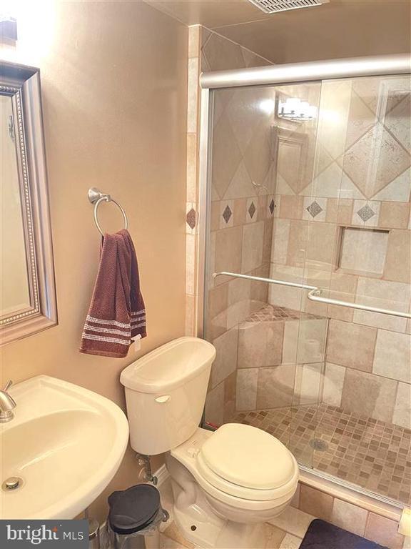 6812 Ben Franklin Rd in Springfield, VA - Building Photo - Building Photo