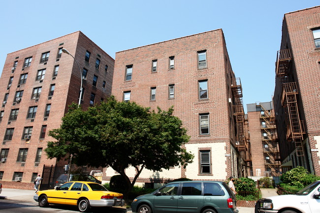 14435 Roosevelt Ave in Flushing, NY - Building Photo - Building Photo