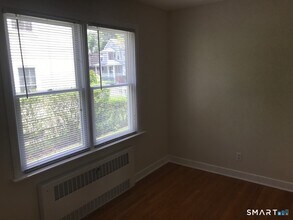 720 Knapps Hwy in Fairfield, CT - Building Photo - Building Photo