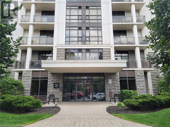 90 Charlton Ave W