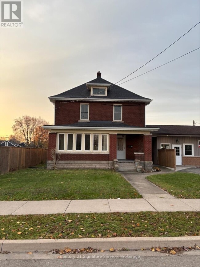 92 Killaly St W in Port Colborne, ON - Building Photo - Building Photo