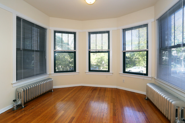 1407-1415 W Sherwin Ave in Chicago, IL - Building Photo - Interior Photo