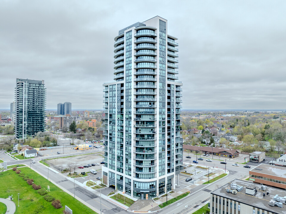 Symphony Condominiums in Brampton, ON - Building Photo