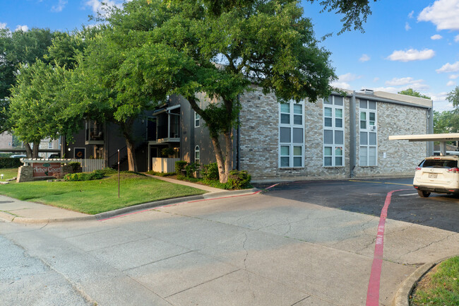 Arbor Court Condos in Dallas, TX - Building Photo - Building Photo