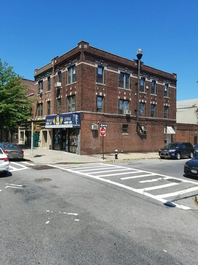 7939 Myrtle Ave in Glendale, NY - Building Photo - Primary Photo