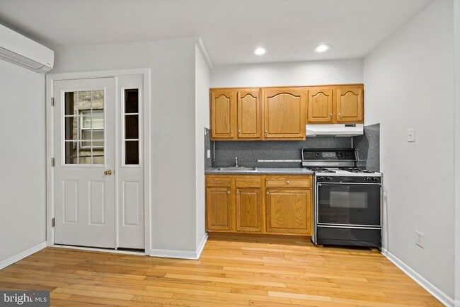 1117 W Moyamensing Ave in Philadelphia, PA - Building Photo - Building Photo