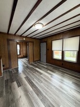 221 Valley Pike Rd in Bristol, TN - Building Photo - Building Photo