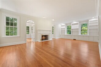 134 Valley Rd in New Canaan, CT - Building Photo - Building Photo