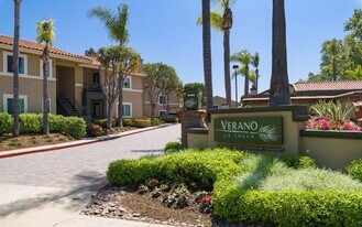 7525 Charmant Dr, Unit 113 in San Diego, CA - Building Photo
