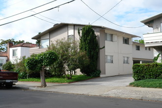 Montclair Garden Apartments in San Carlos, CA - Building Photo - Building Photo