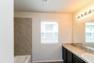 2722 Madison Ct in Conroe, TX - Foto de edificio - Building Photo