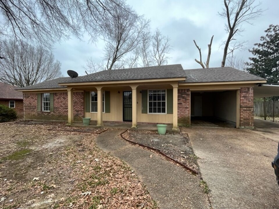 5751 Chapel Hill Dr in Horn Lake, MS - Building Photo