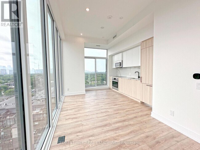 500 Dupont St in Toronto, ON - Building Photo - Building Photo