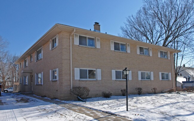 2226 S 89th St in West Allis, WI - Foto de edificio - Building Photo