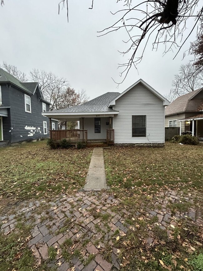 property at 411 W Kansas St