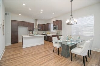 1045 Hope Ln in Santa Ana, CA - Building Photo - Building Photo