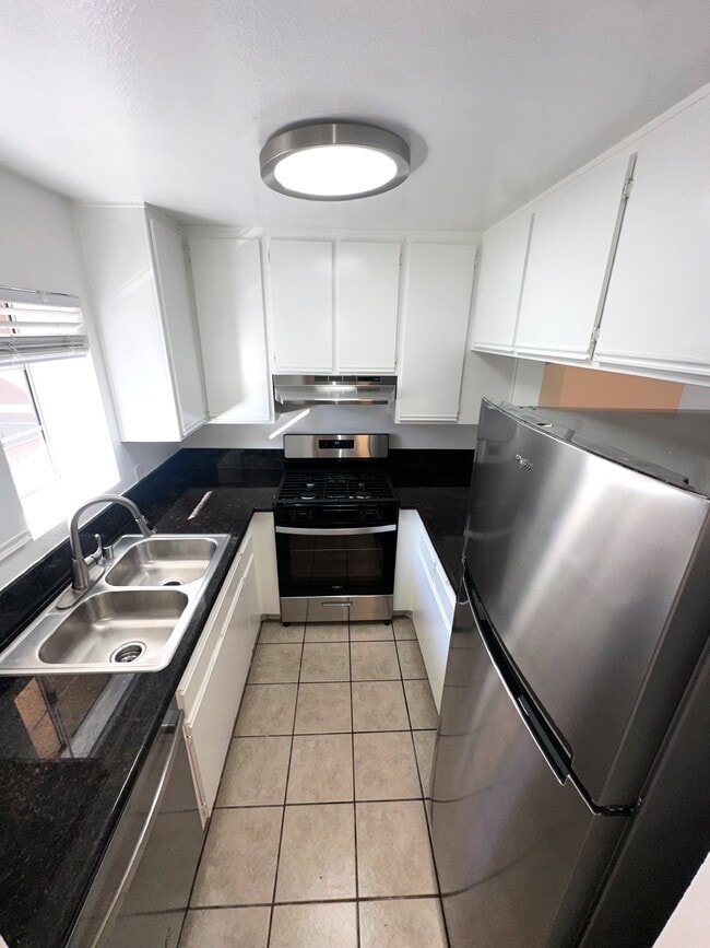 8722 Burton Way in Los Angeles, CA - Foto de edificio - Building Photo