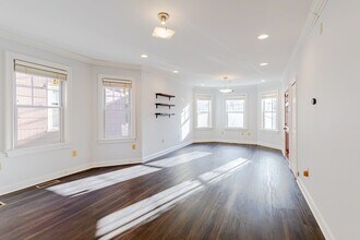 68 Line St, Unit 1 in Somerville, MA - Foto de edificio - Building Photo