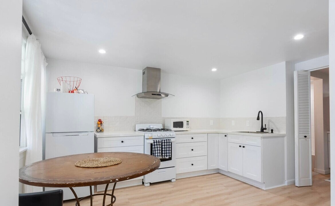823 Glendale Blvd in Los Angeles, CA - Building Photo