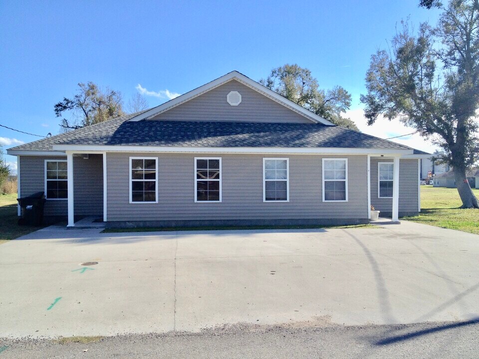 125 Carter St, Unit A in New Iberia, LA - Building Photo