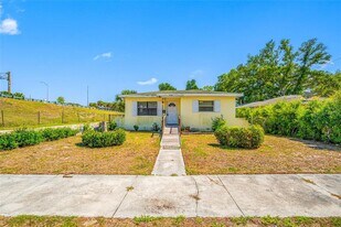 3246 20th Ave S in St. Petersburg, FL - Building Photo